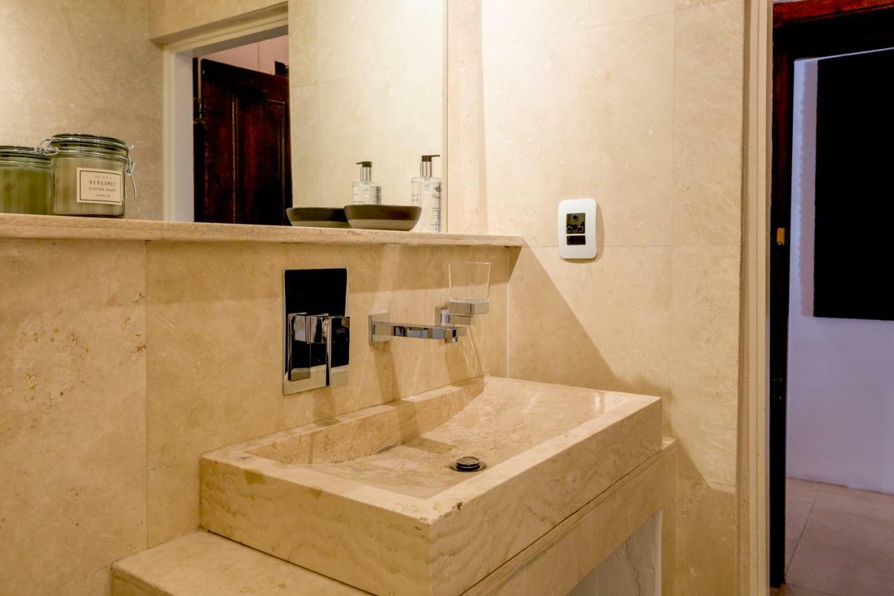 Central Cape Town, Stylish Home, With Private Courtyard Bagian luar foto